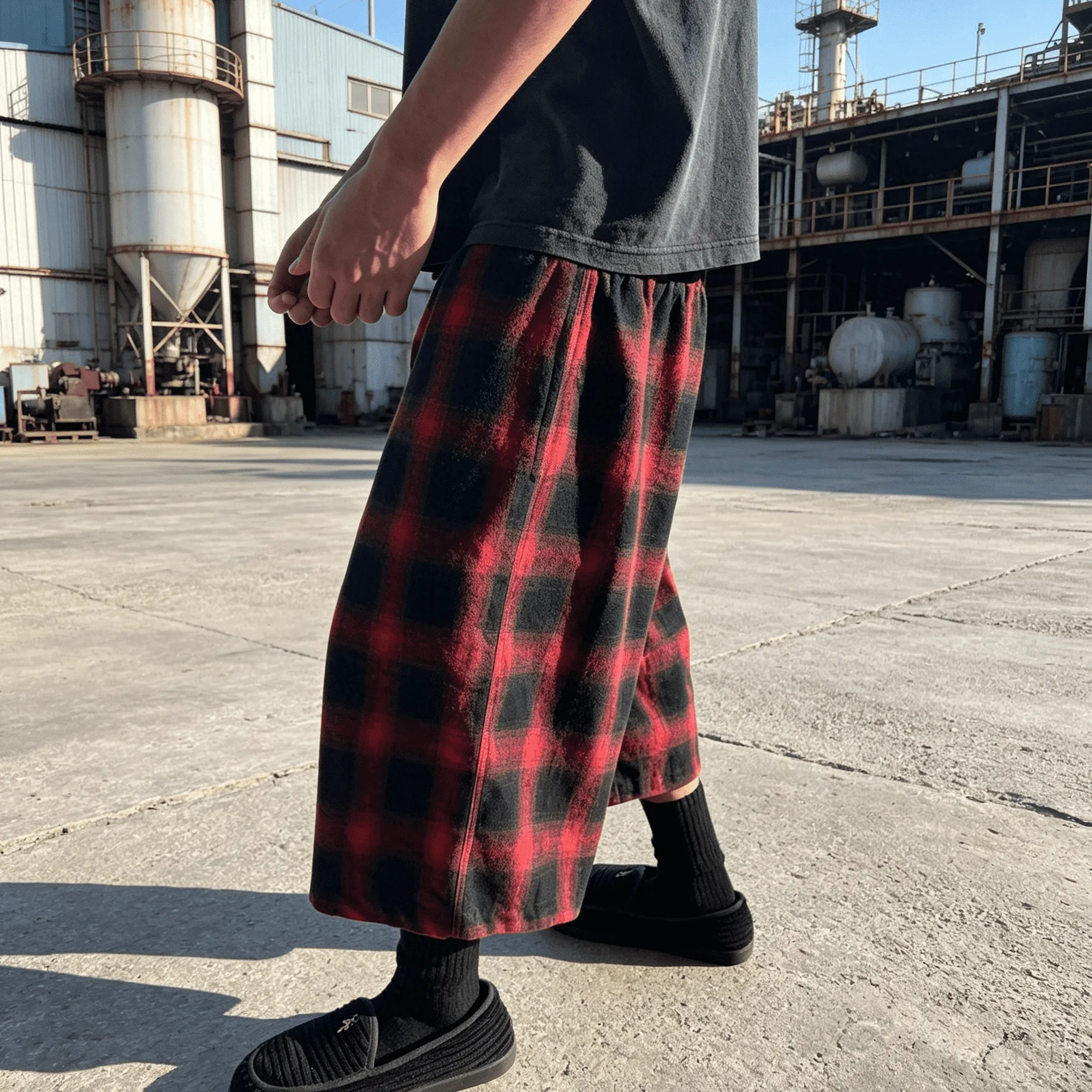 Custom Mens Checkered Plaid Cropped Pants Wide Leg Streetwear Elastic Waist Baggy Trousers For Casual Daily Wear gallery 3