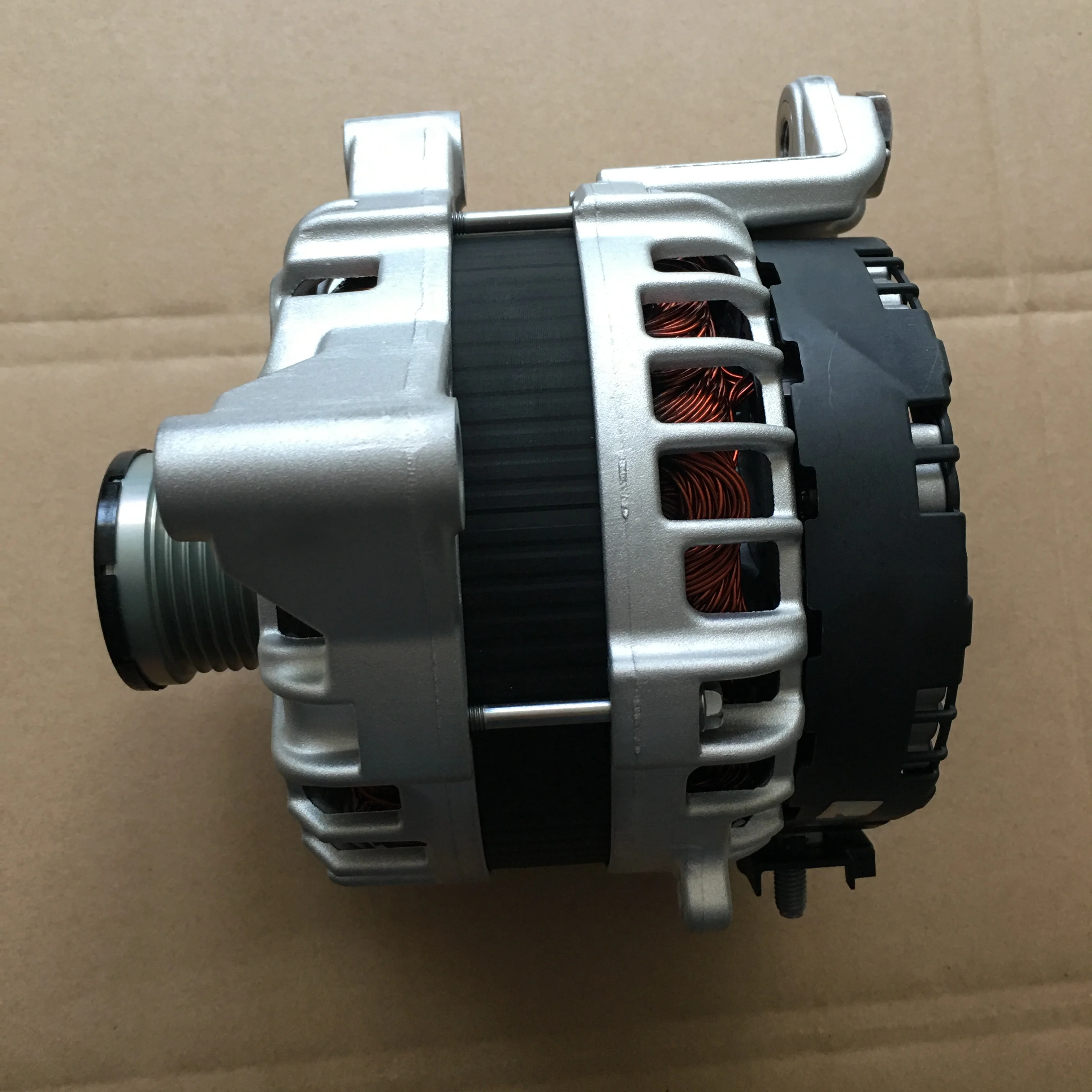 For bmw 3 F31 F30 F35 N20 B20 a 328 I  Original Seg CAR Alternator  0125812002 0125812001 12317645044