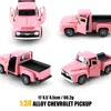 Camioncino rosa vintage in scala 1:38