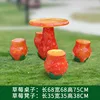 Un ensemble de table et de chaises sur le thème des fraises