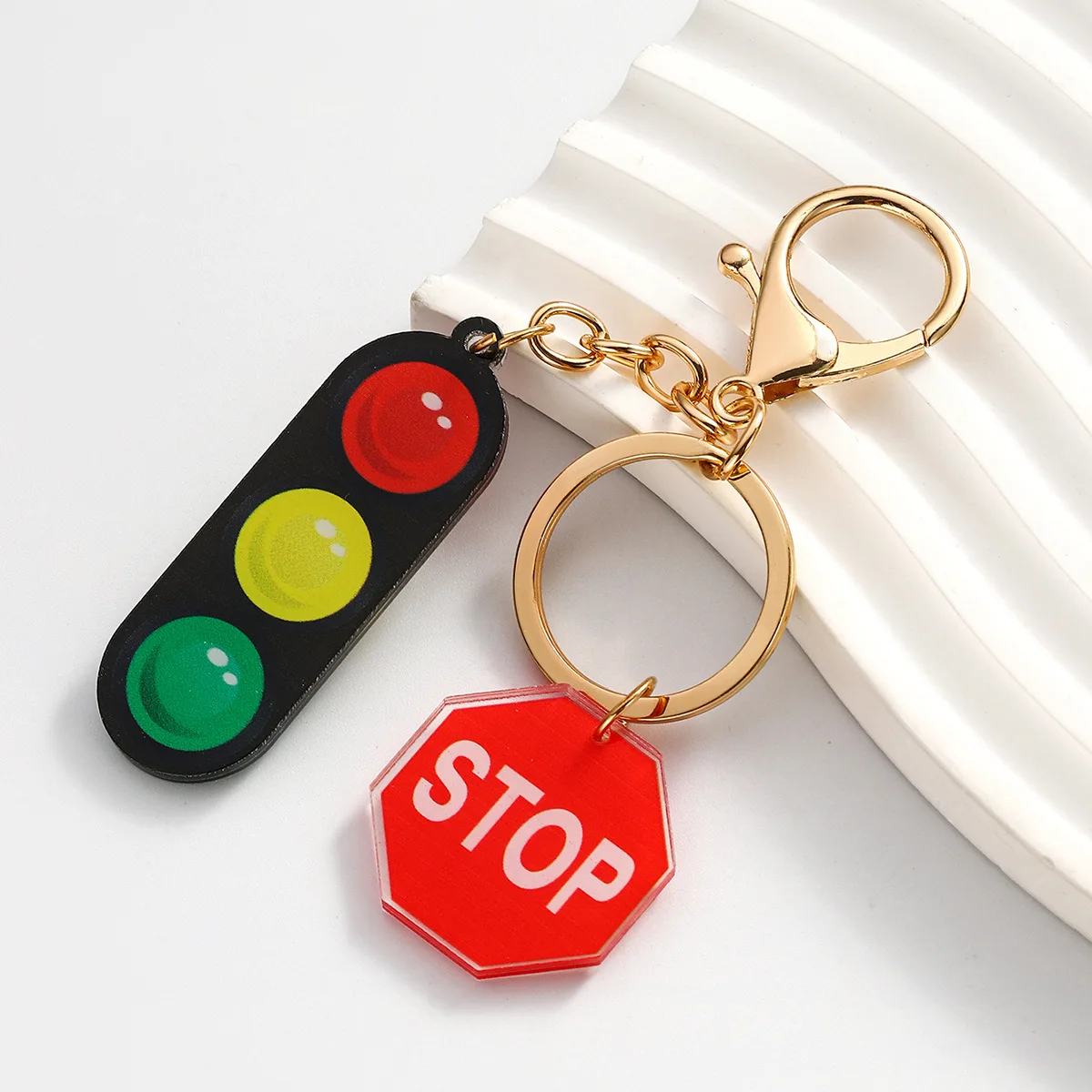Mengda New Acrylic Car Bus Traffic Light Keychain STOP English