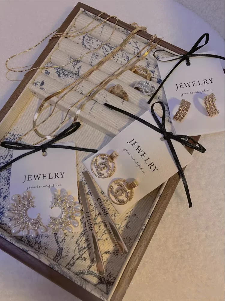 Bespoke dimensions and hole layouts in boutique jewelry packaging Atelier-grade customization options for earring display cards