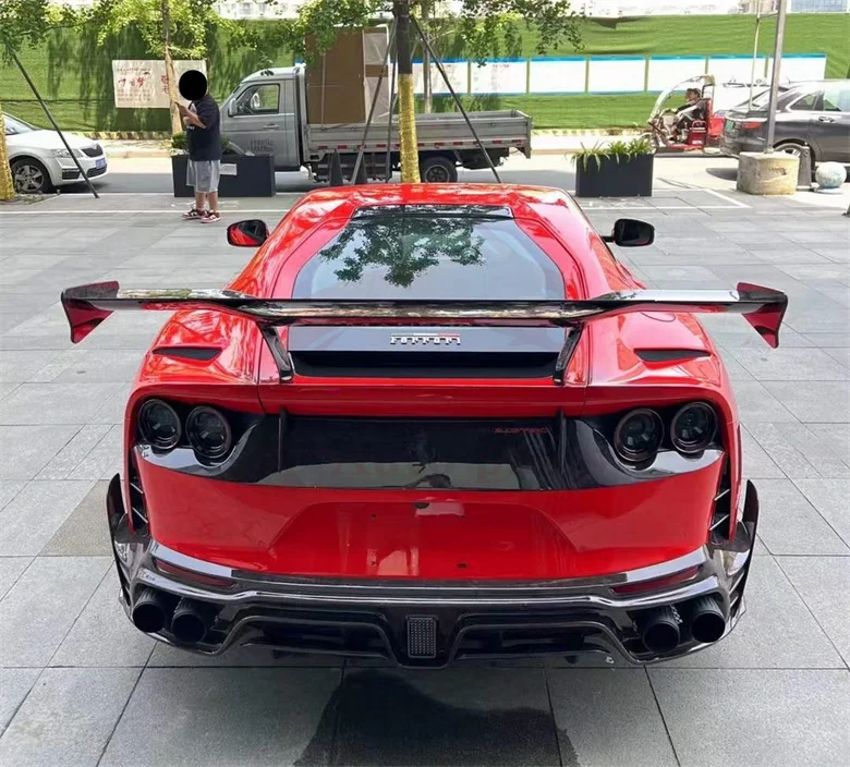 フェラーリ812スーパーファストGTS用Mスタイルカーボンファイバーリア