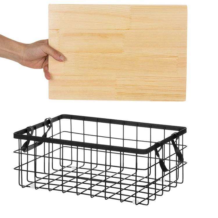 Квадратная корзина для хранения из черной металлической проволоки с деревянной основой