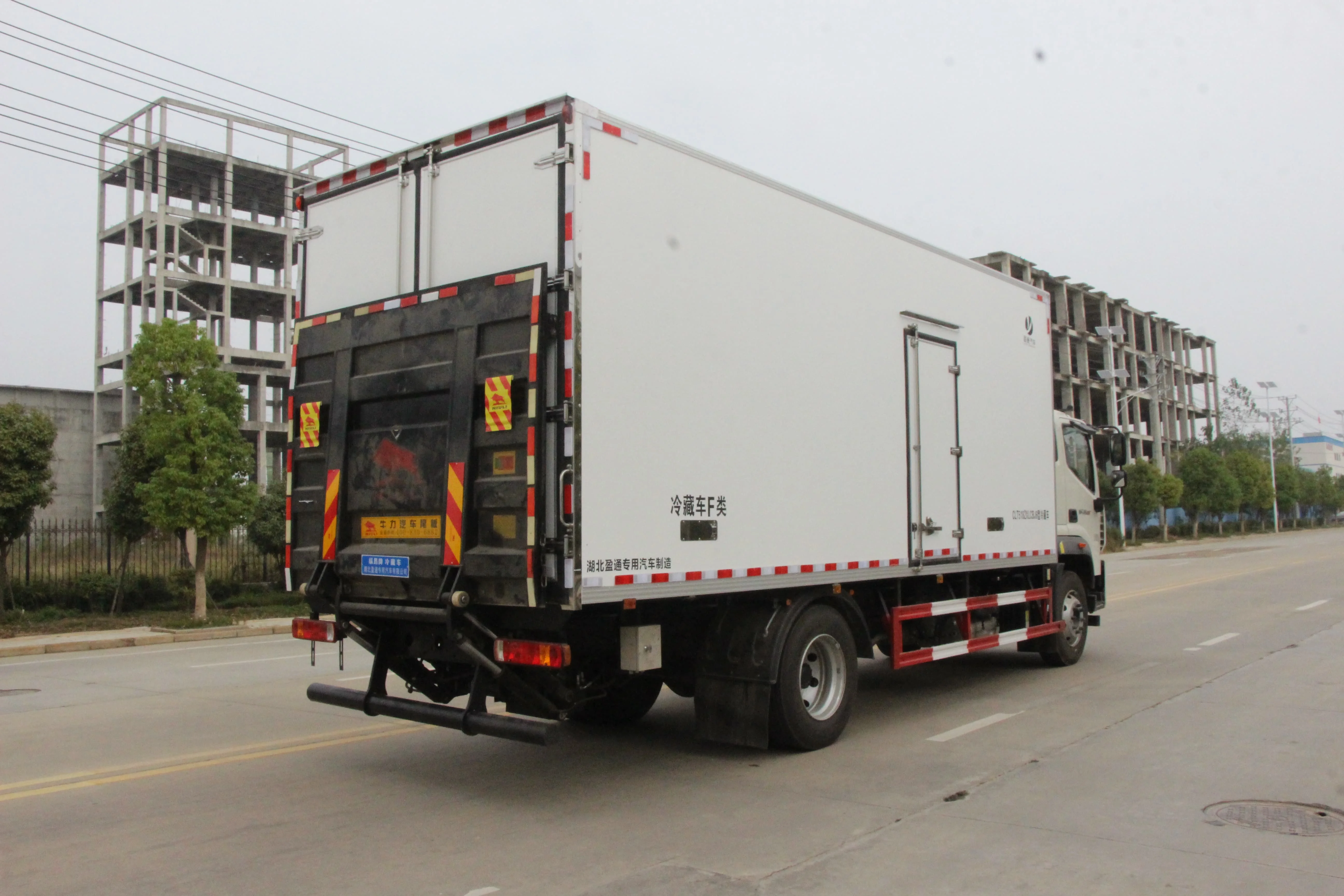 Medium 9-Ton Refrigerated Truck - Humidity-Controlled Transfer