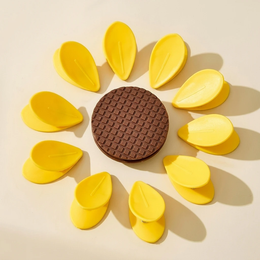 Magnetic clips petal mechanism