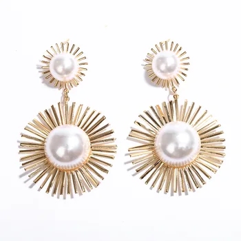 Geometric Shape Ladies Pearl Earrings Female Street Shooting Alloy Earrings Women Wholesale Jewelry Hoop Earrings