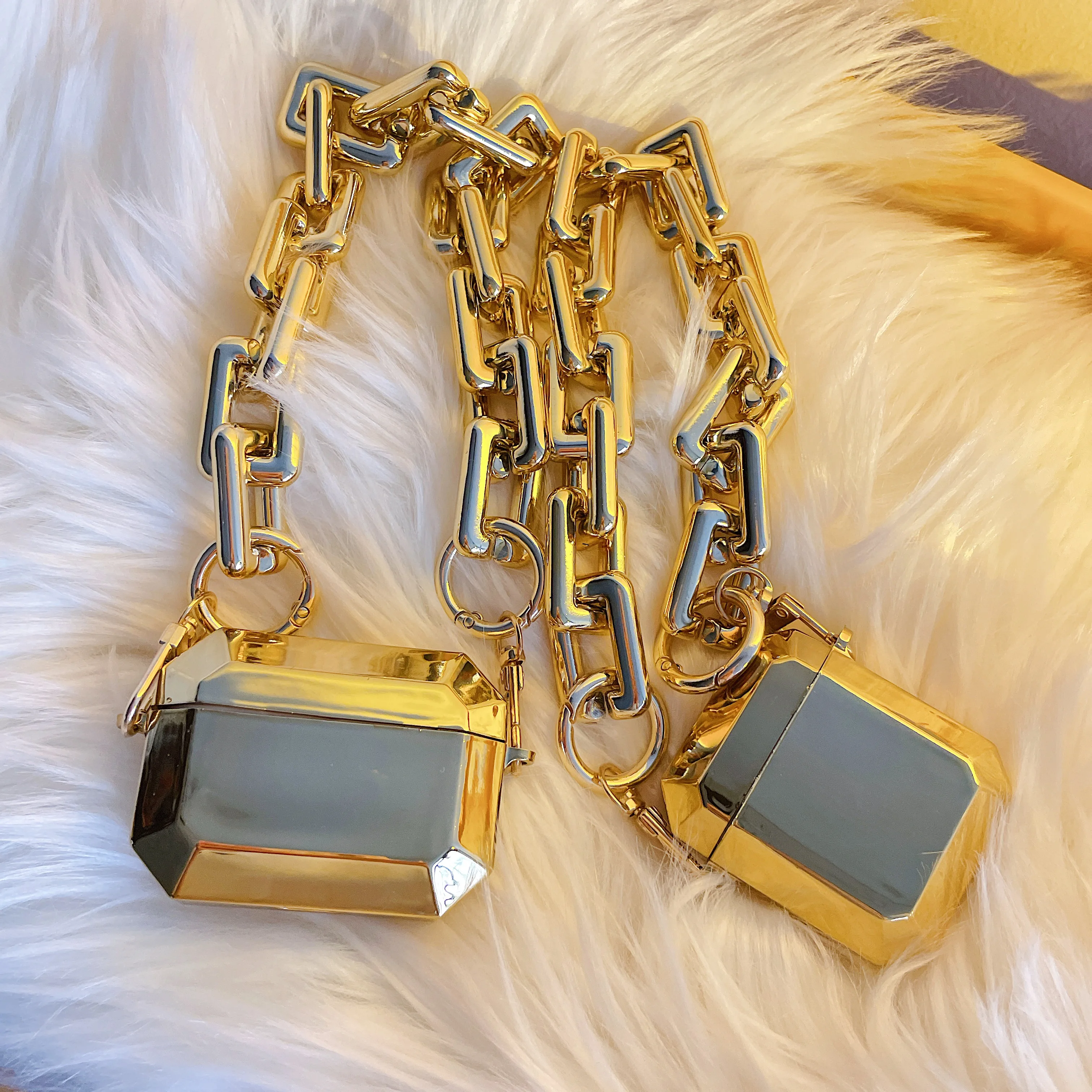 ✨ Gold Chain Waist Belt with AirPods Case ✨ Crossbody iPhone Lanyard & Chain + Airpods Case Khaki  main image 4
