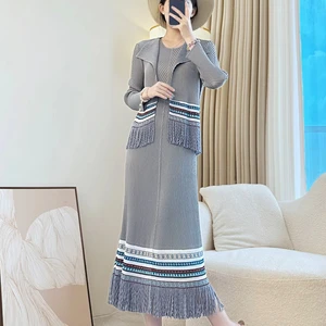 Fashionable Printed Women's Pleated Suit for Autumn Outfit - Dress Paired with a Small Coat