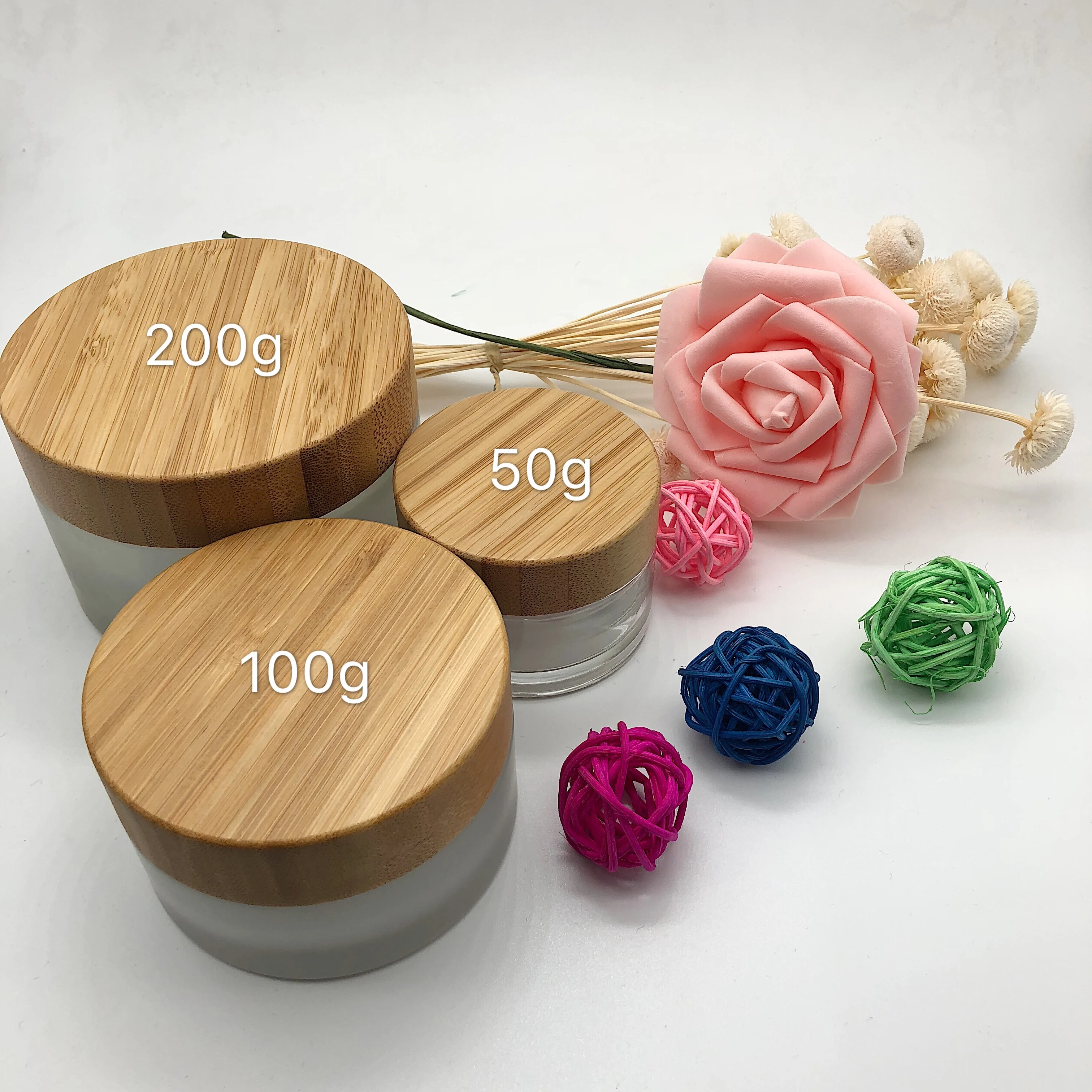 Customized Thick Bottom Small 5G 20G 30G 50G 100 Ml 200Ml Cosmetic Wooden Wood Bamboo Lids Cap Cosmetic Frosted Clear Glass Jars