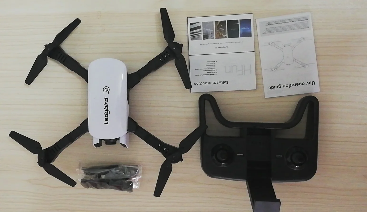 ドローン　Lady Bird R8（4K） Lady Bird Drone and 4K Camera for Technology HD Aerial