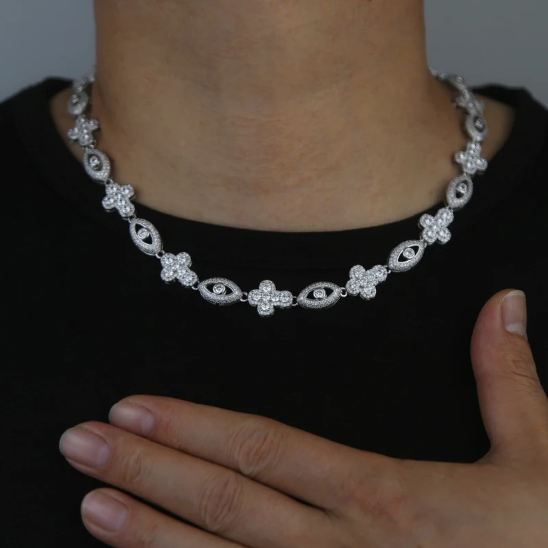Collana con ciondolo croce e occhio in moissanite stile rapper_voghion.com