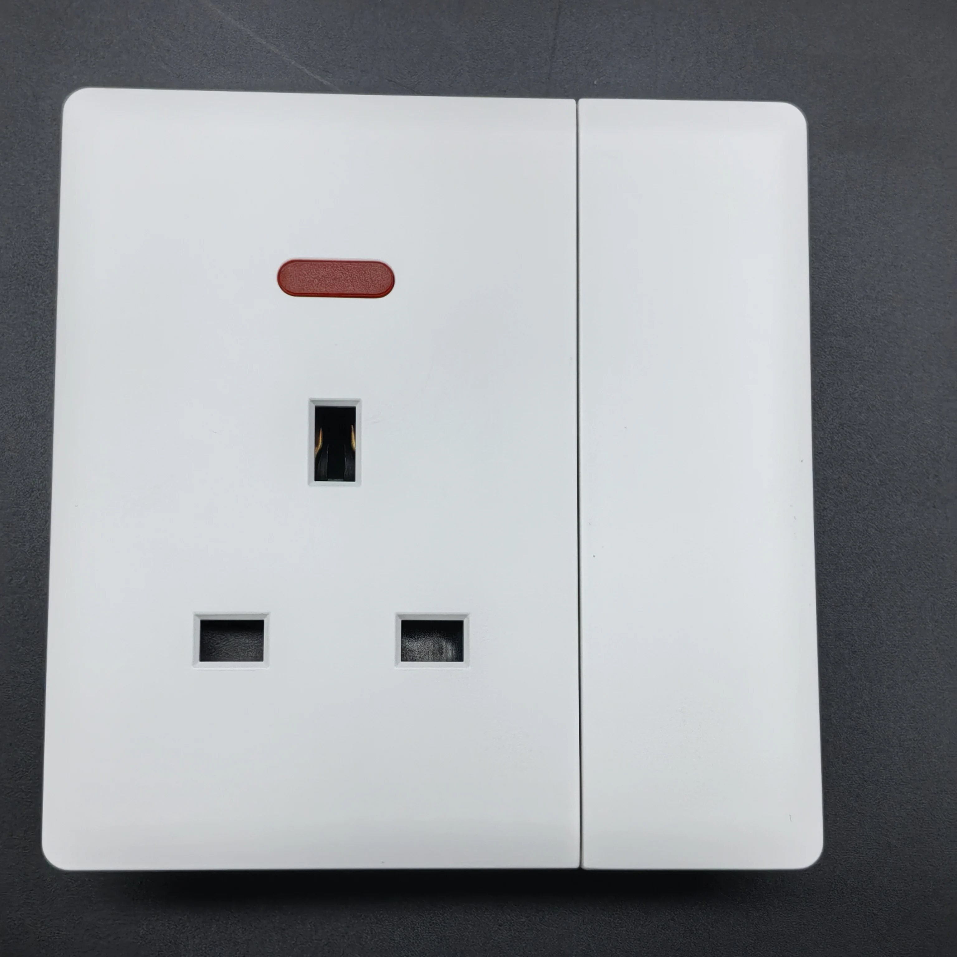 UK Standard New Design Super-thin Switches and Sockets 13A Electrical Wall Socket With Neon