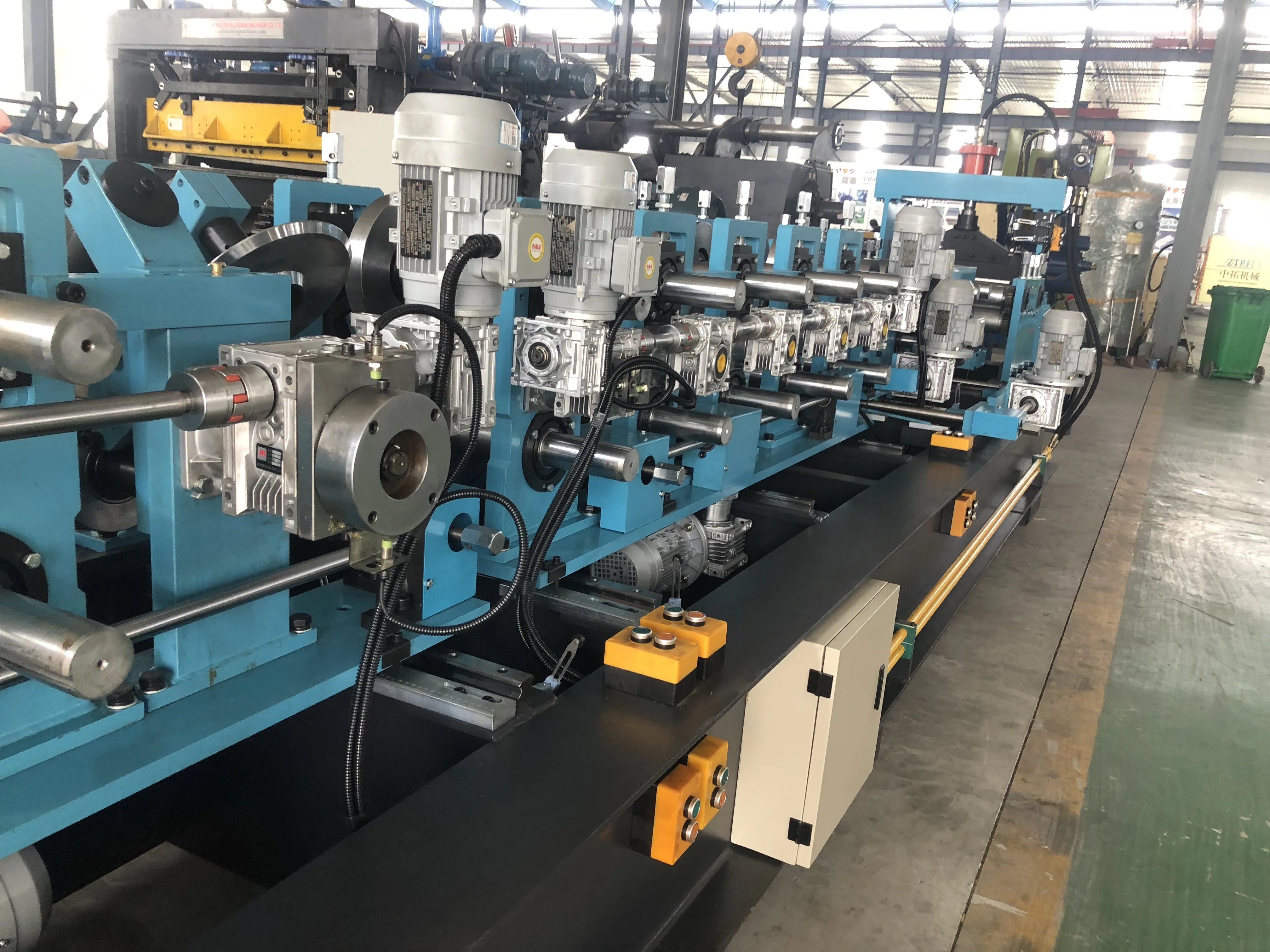 High speed automatic operate CZ interchangeable purlin production machine