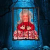 Strega dai capelli bianchi fantasma della gabbia nera