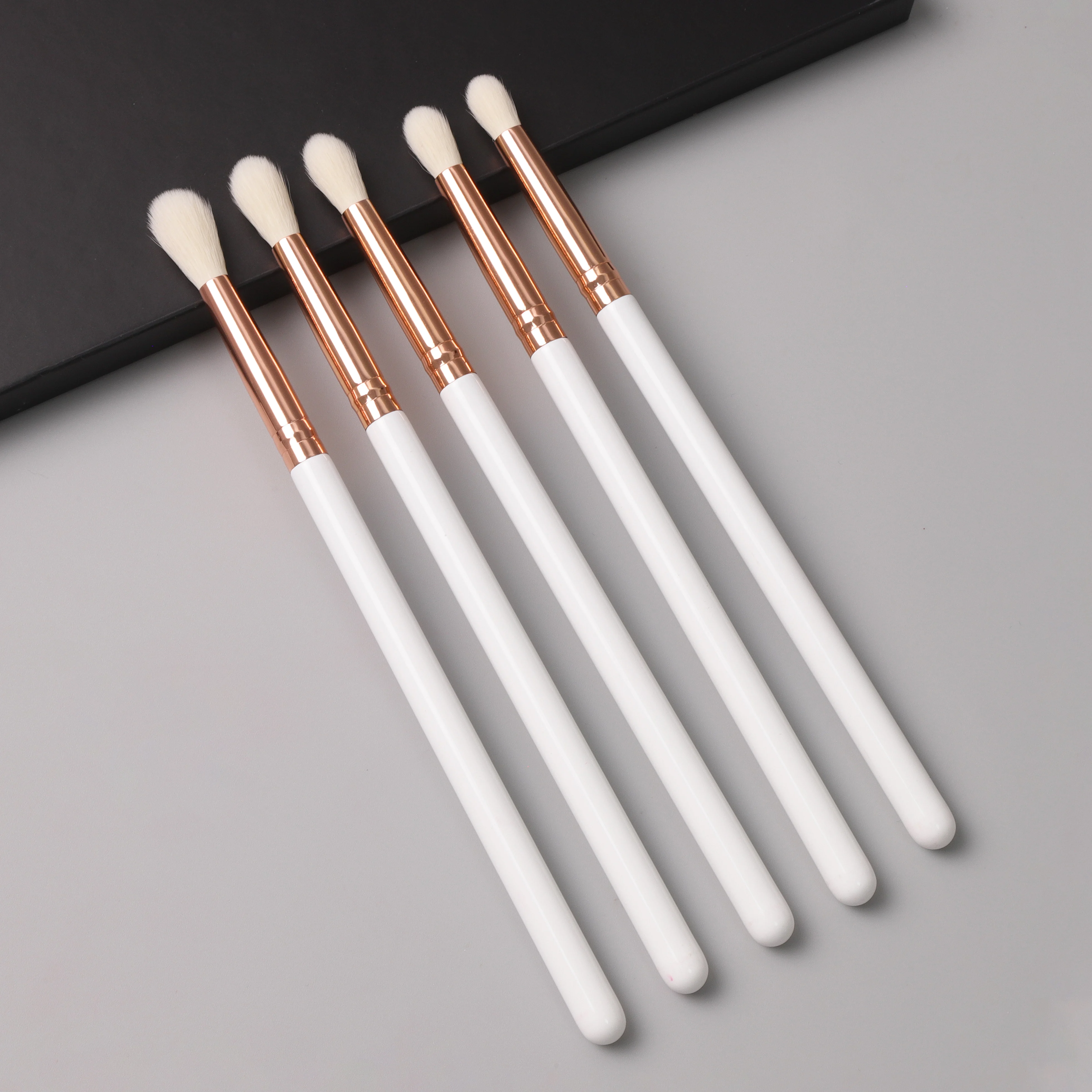 EMF Professional High-quality Single Eyeshadow Blending Smudge Makeup Brush Rose Gold White Soft Hair Custom logo Makeup Tools
