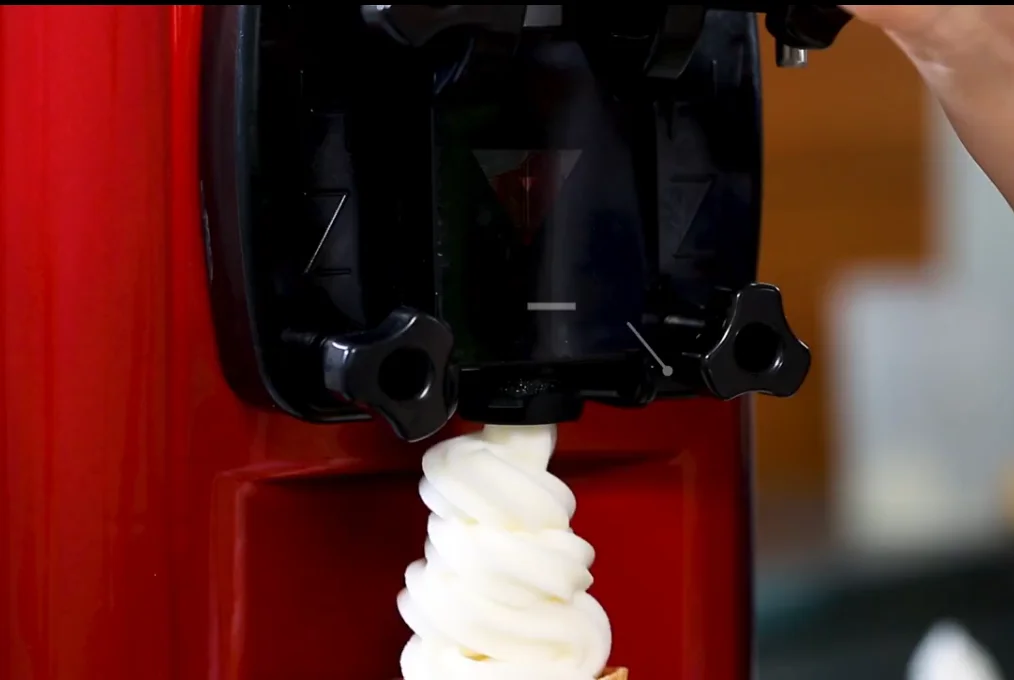Mini Small Soft Ice Cream Maker Machine Price of Counter Top Softy Machine Parts Counter Top Cylinder Battery Operated Spares