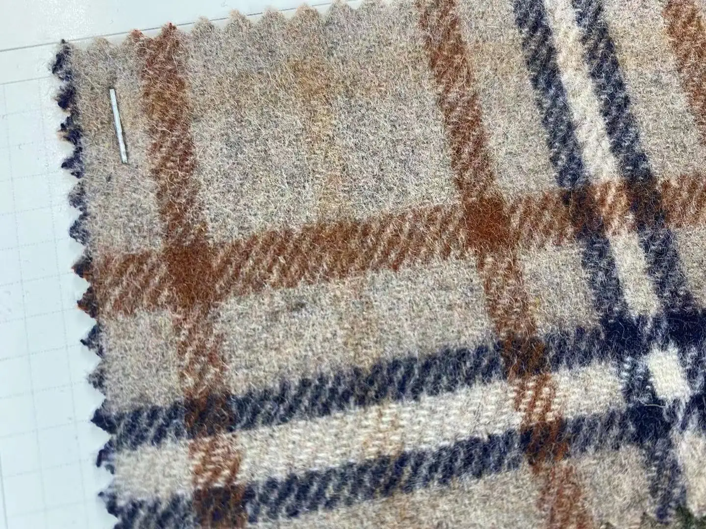533GSM 59 Inch Width Classic Checker Double Sided Wool 80% Wool Chemical Fiber Spot Woolen Winter Overcoat Fabric