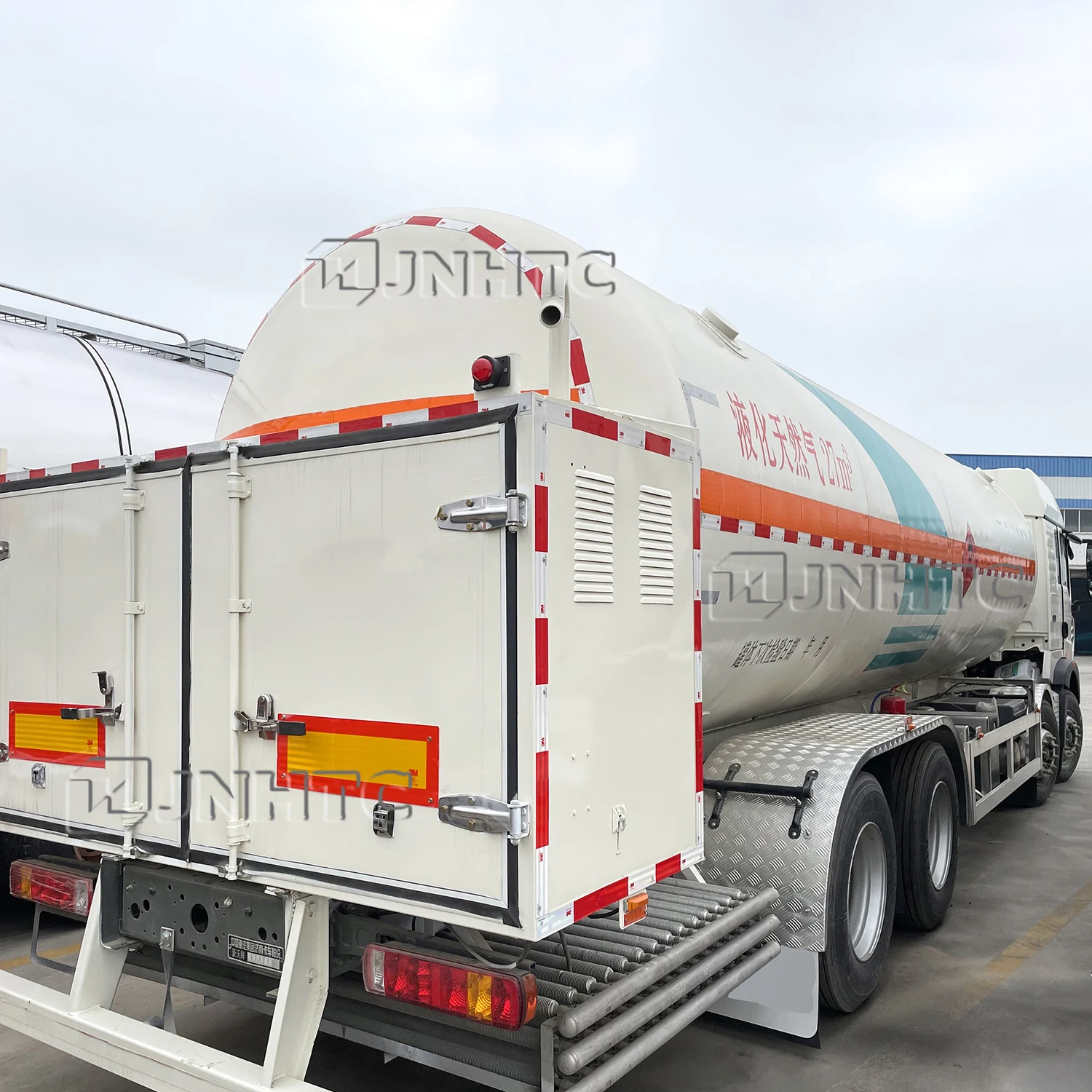 New 30-55 Cubic Meters Steel Semi-Truck Trailer for Liquid Oxygen CO2 LPG Liquid Ammonia LNG Storage 6x4 Drive Wheel Manual