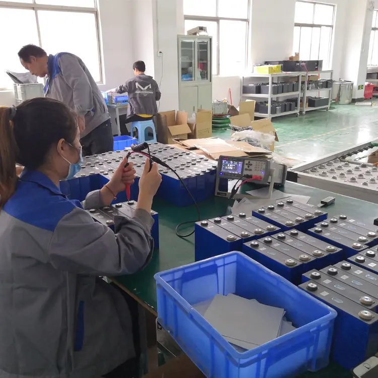 دورة عميقة من الألومنيوم LiFePO4 بطارية ليثيوم LFP LiFePO4 100ah خلايا بطارية موشورية 4