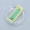 Cuerpo transparente, lámina amarilla, silicona verde.