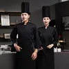 Tejido elástico negro de manga larga.