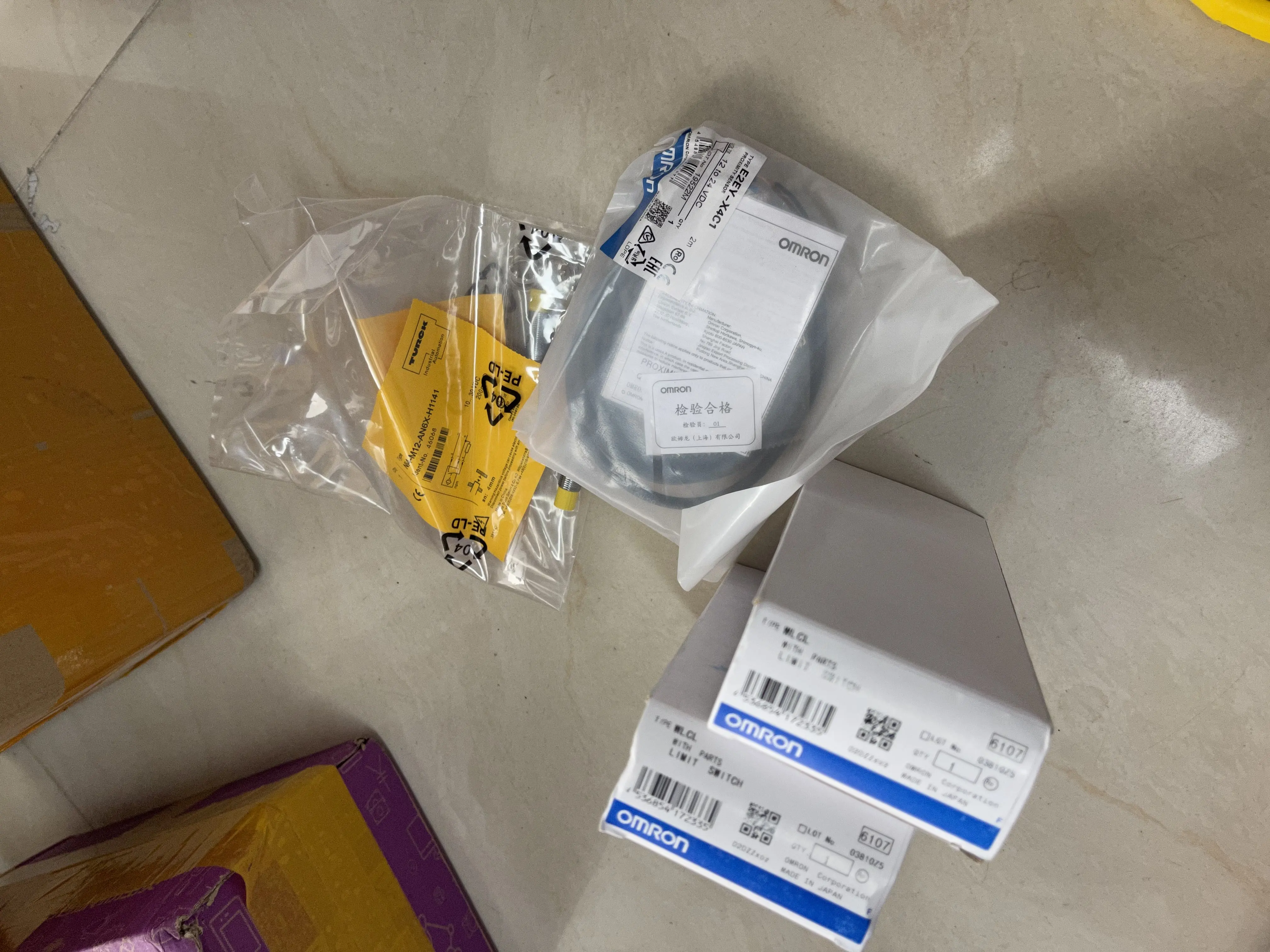 Omron Proximity Sensor E2EY-X4C1 Omron Proximity Sensor E2EY-X4C1