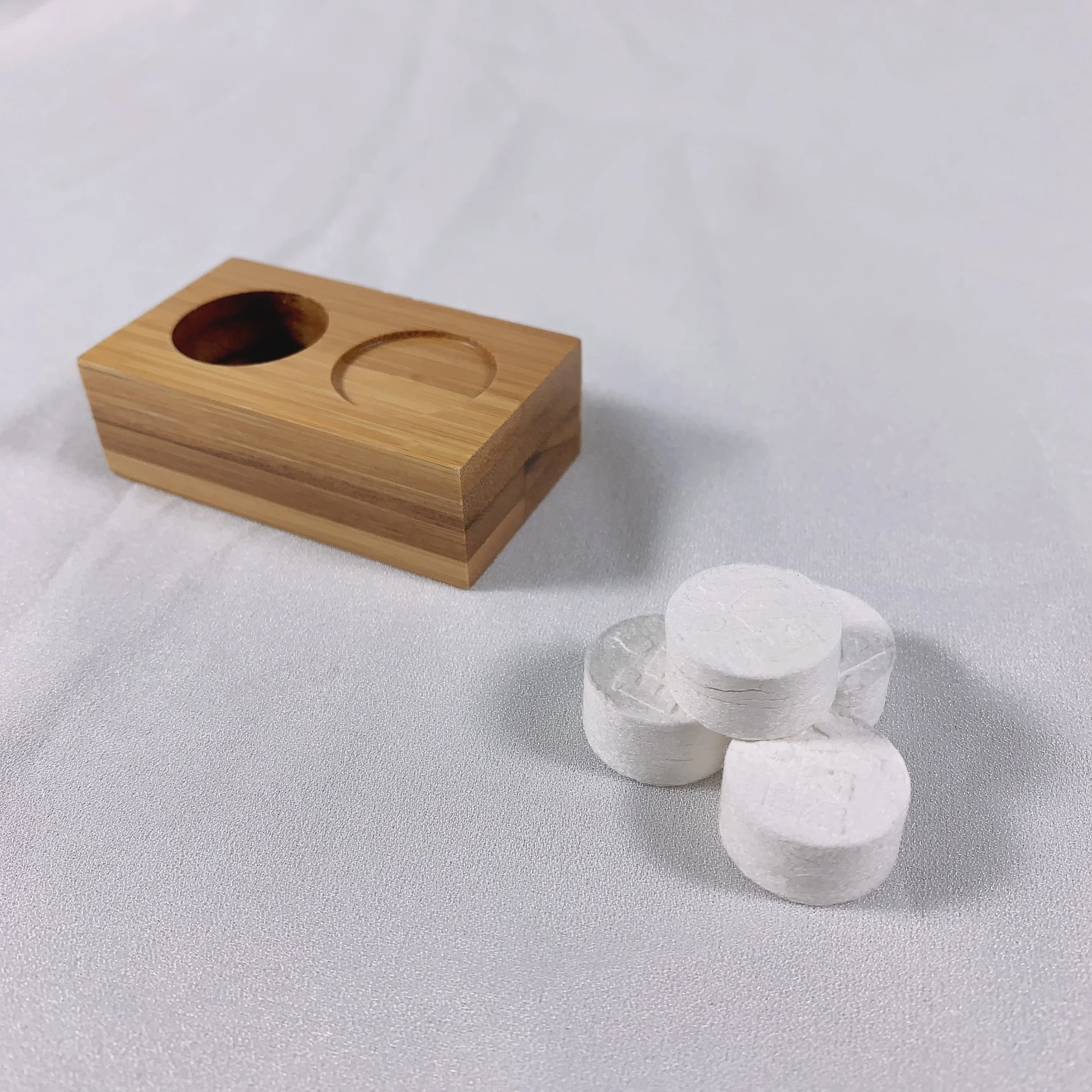Coin Tissue China 2 Holes Compressed Towels Trays With Resin Material Black Color Durable Magic Towels Tray