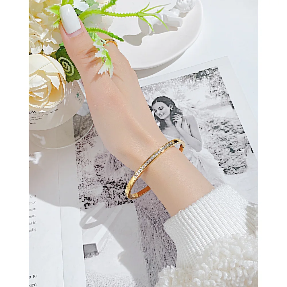 MECYLIFE Latest Design 2022 New Zircon Insert Stainless Steel Bangle 18k Gold Love Bangle Bracelet for WOMEN