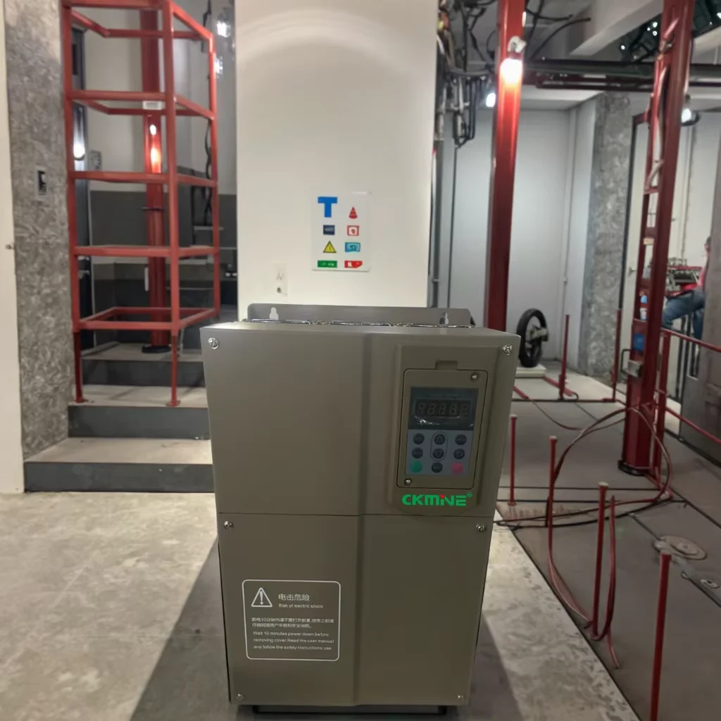 CKMINE 18.5kW 25HP Inverter Frekuensi Lift 3 Phase Terbuka Komponen Lift Kontroler 380V Ascensor Eskalator VFD Penggerak Motor