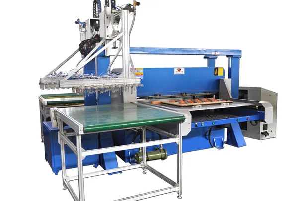 100 Tons Honggang Automatic Four Column Hydraulic Plastic Packaging Die Cutting Machine with Robot