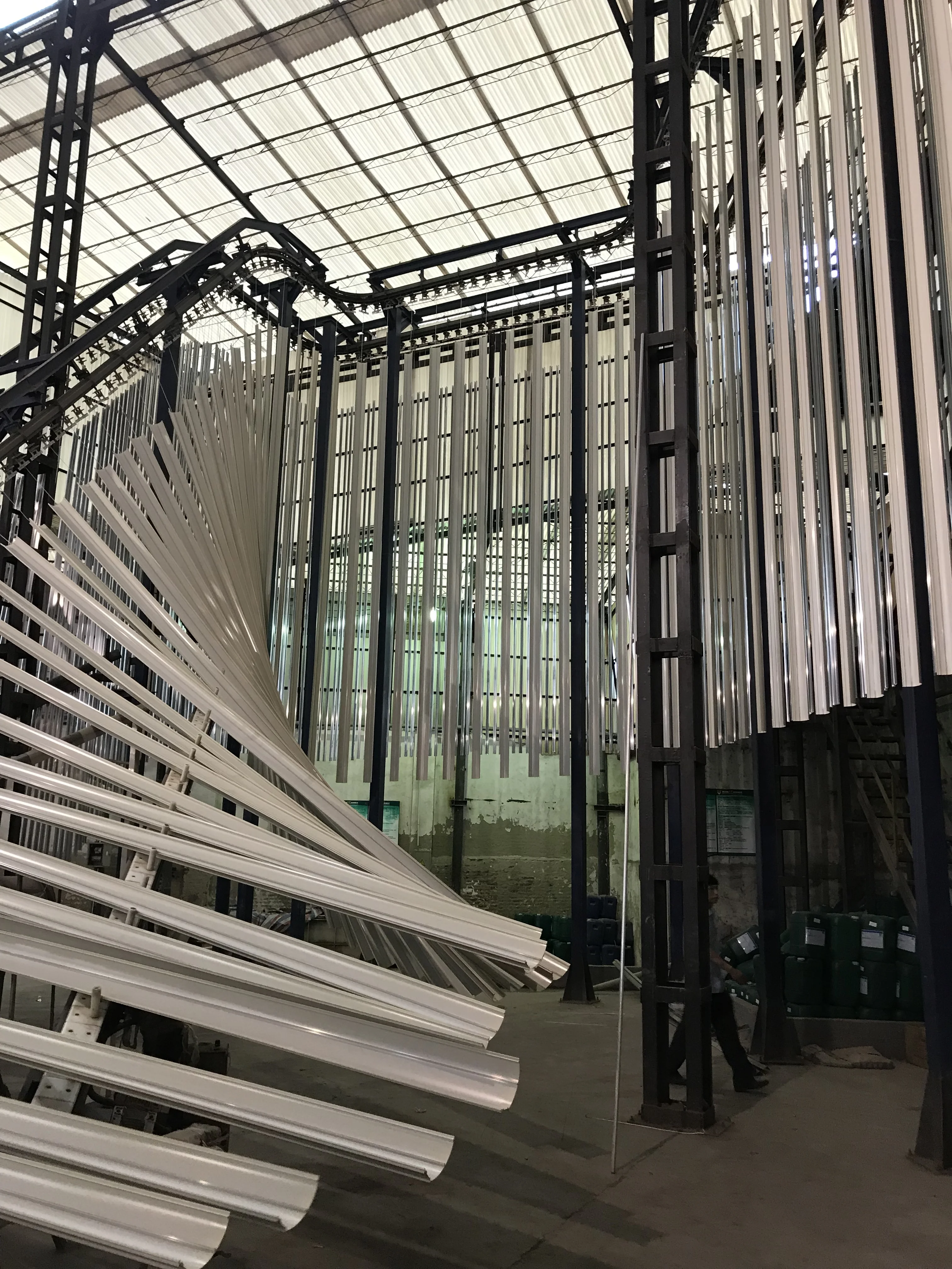 Full Automatic Powder Coating Machine Vertical Aluminum Profile Powder Coating Production Line and Spray Booth