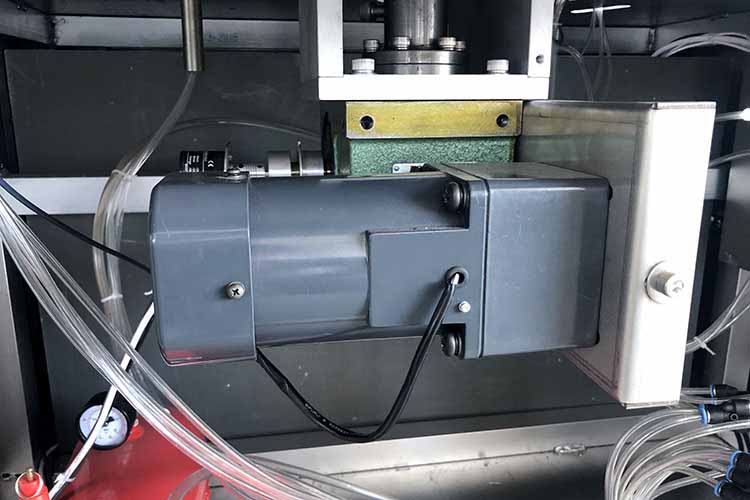 Высококлассная автоматическая вертикальная упаковочная машина для картонных коробок, вертикальная автоматическая машина для упаковки круглых бутылок и небольших коробок, машина для изготовления картона