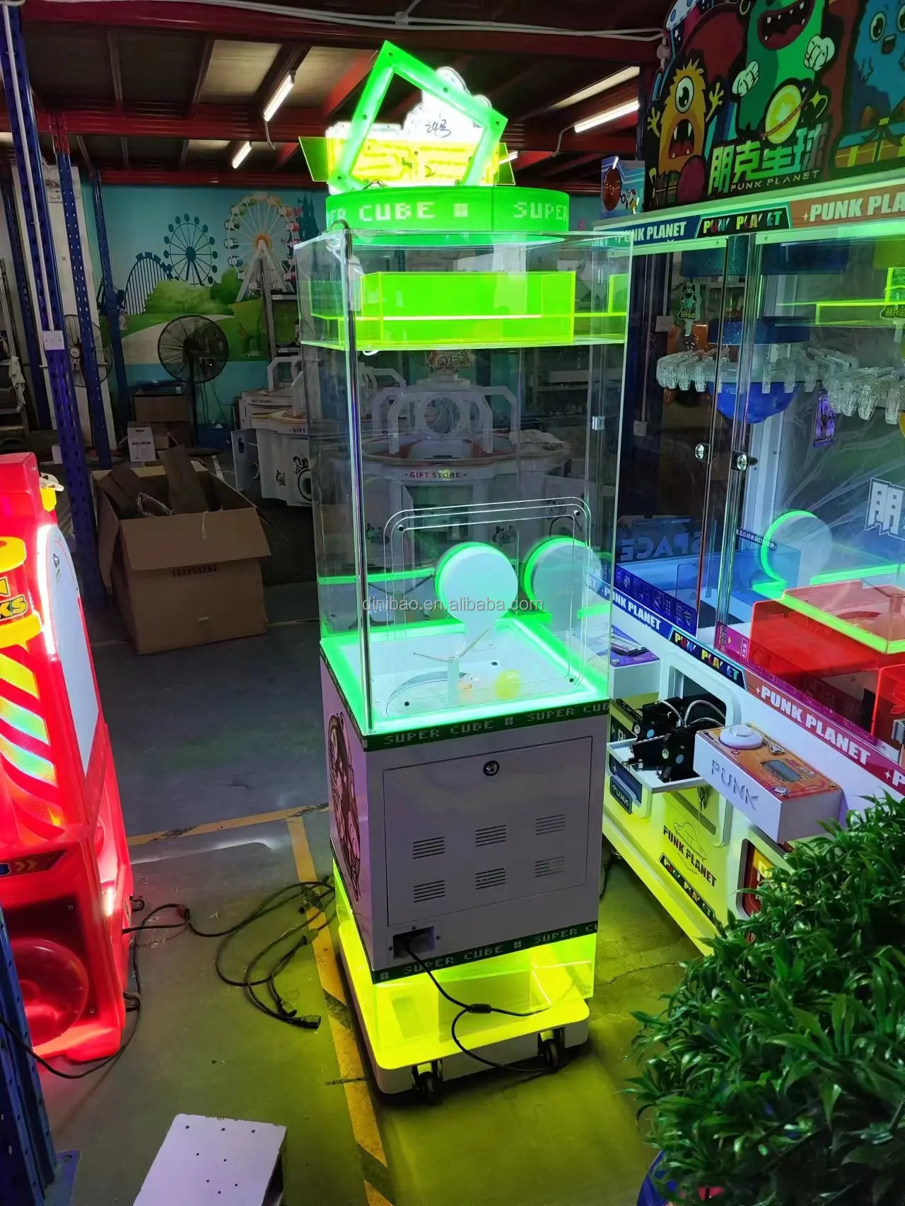 2024 New Coin Operated Gashapon Vending Machine Super Cube Capsule Toy Vending Machines For Sale