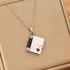 Collana con lettera d'amore nera