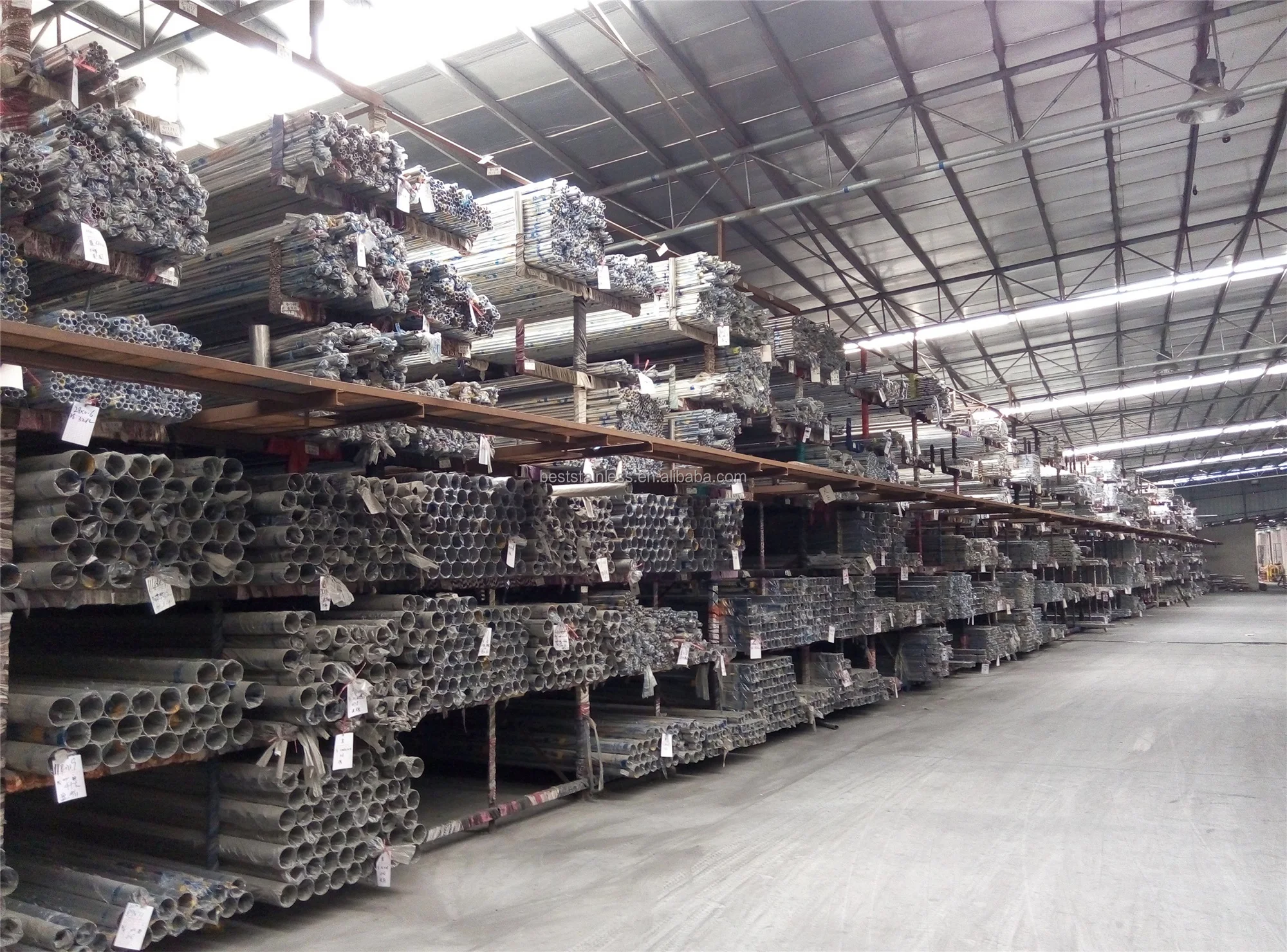 laatste bedrijfsnieuws over Fabrieks directe prijs 304 pijp van het roestvrij staal de decoratieve roestvrije staal  0