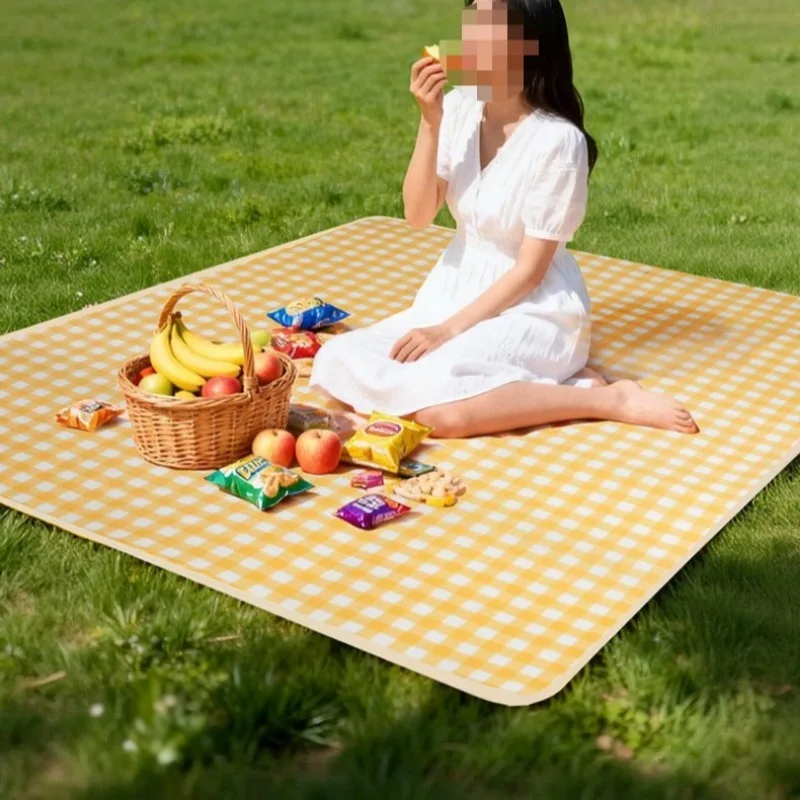 Thickened Spring Outdoor Picnic Mat - Foldable, Moisture-Proof For Camping And Garden Use_voghion.com