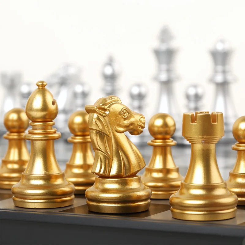 High Quality Chess Game Set With Chessboard 32 Chess Pieces With Chessboard Gold Silver Magnetic Chess Set