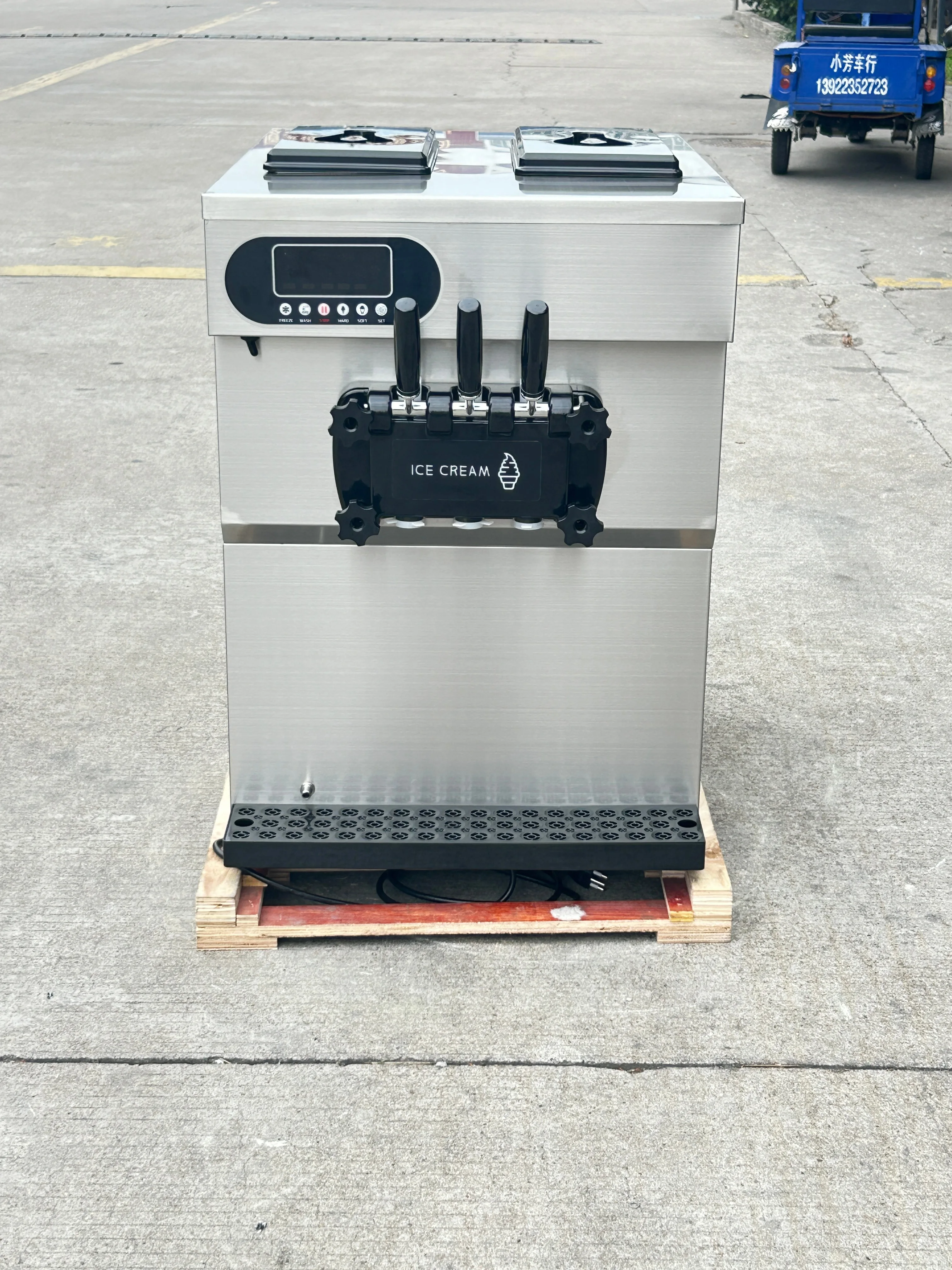 XY-ZT965 Ice Cream Machine - Efficient 3 Flavor Soft Ice Cream Maker