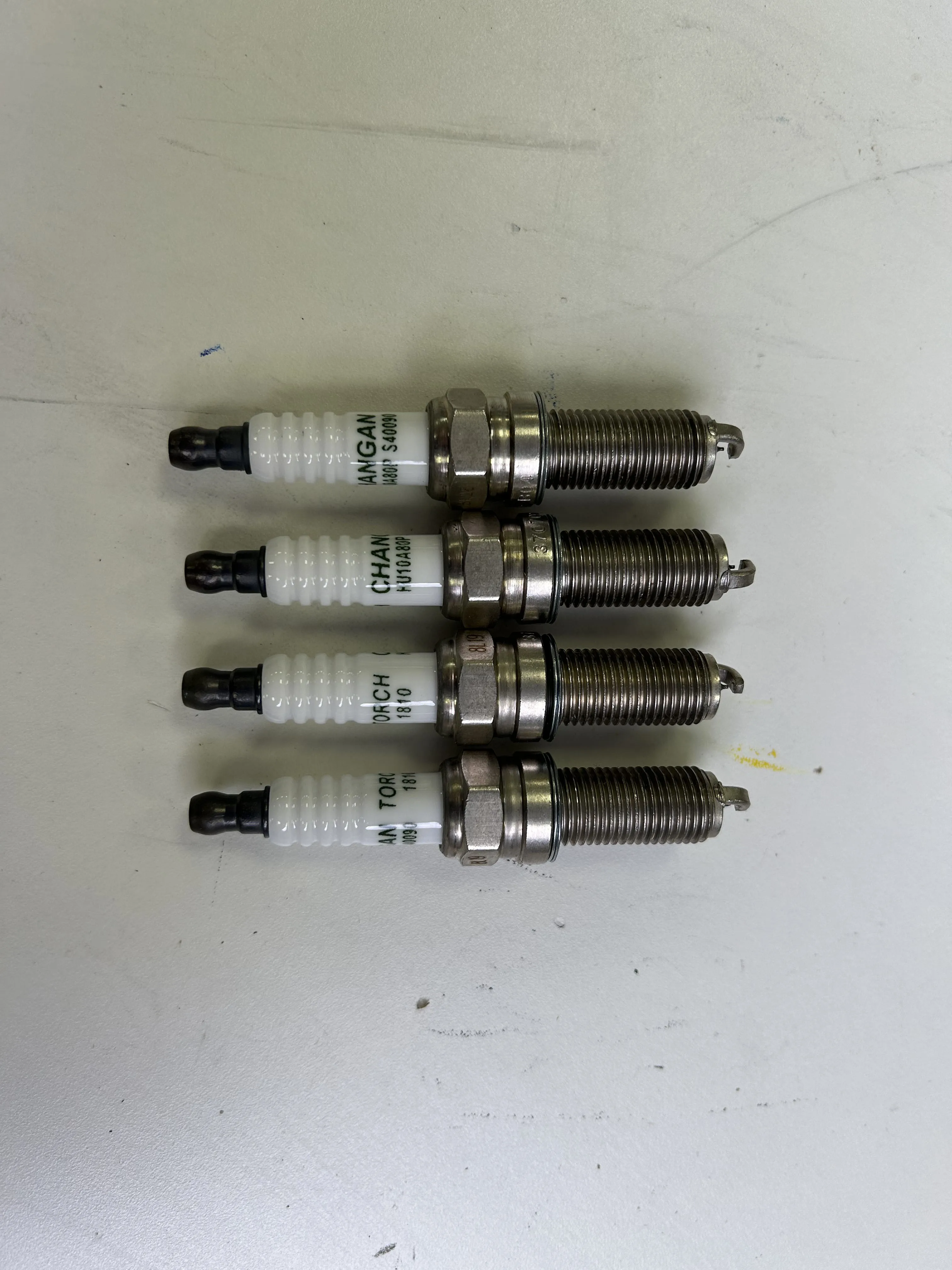 Factory wholesale Auto Parts Iridium Platinum Spark Plug H16001-0810 3707010 B04 manufacture