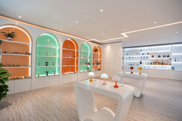 Jiangmen Honghui Lighting Co., Ltd. 2