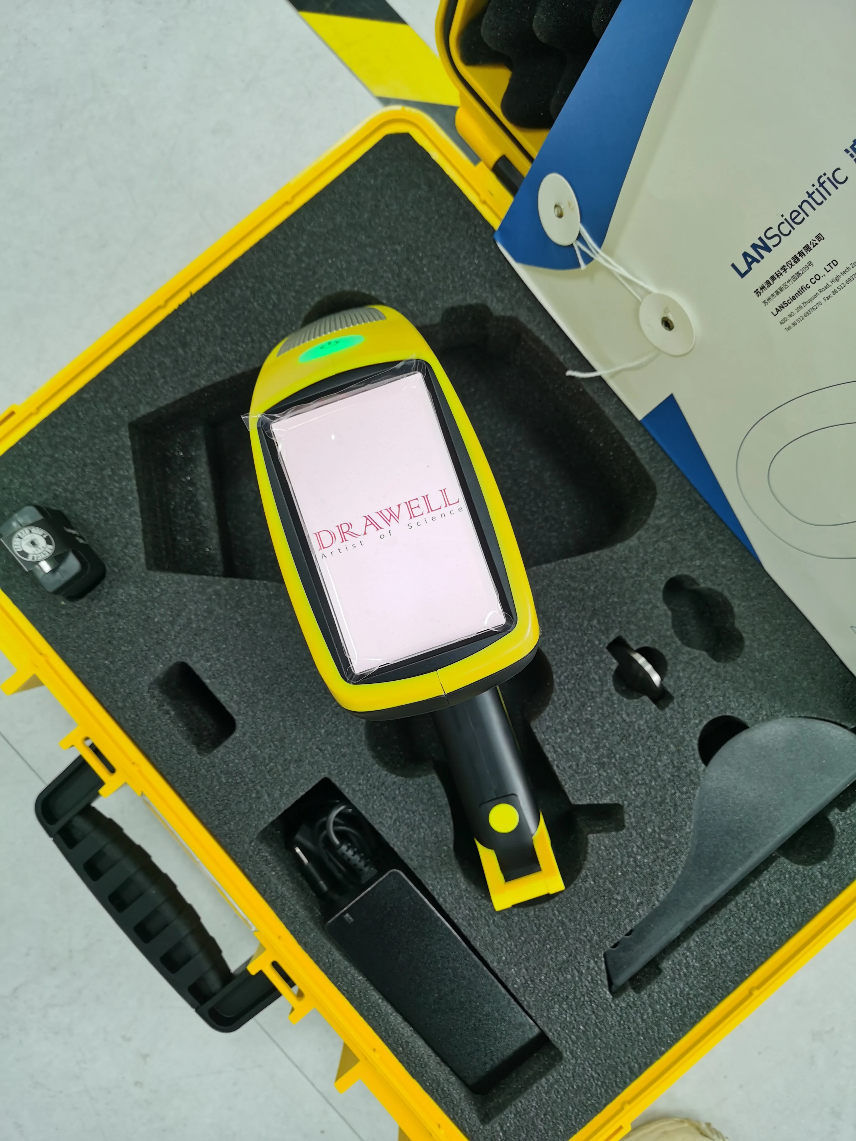 Truex 900/960 Handheld XRF Analyzer - Portable Mineral Spectrometer