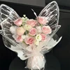 [Gotas de rocío de alas de mariposa