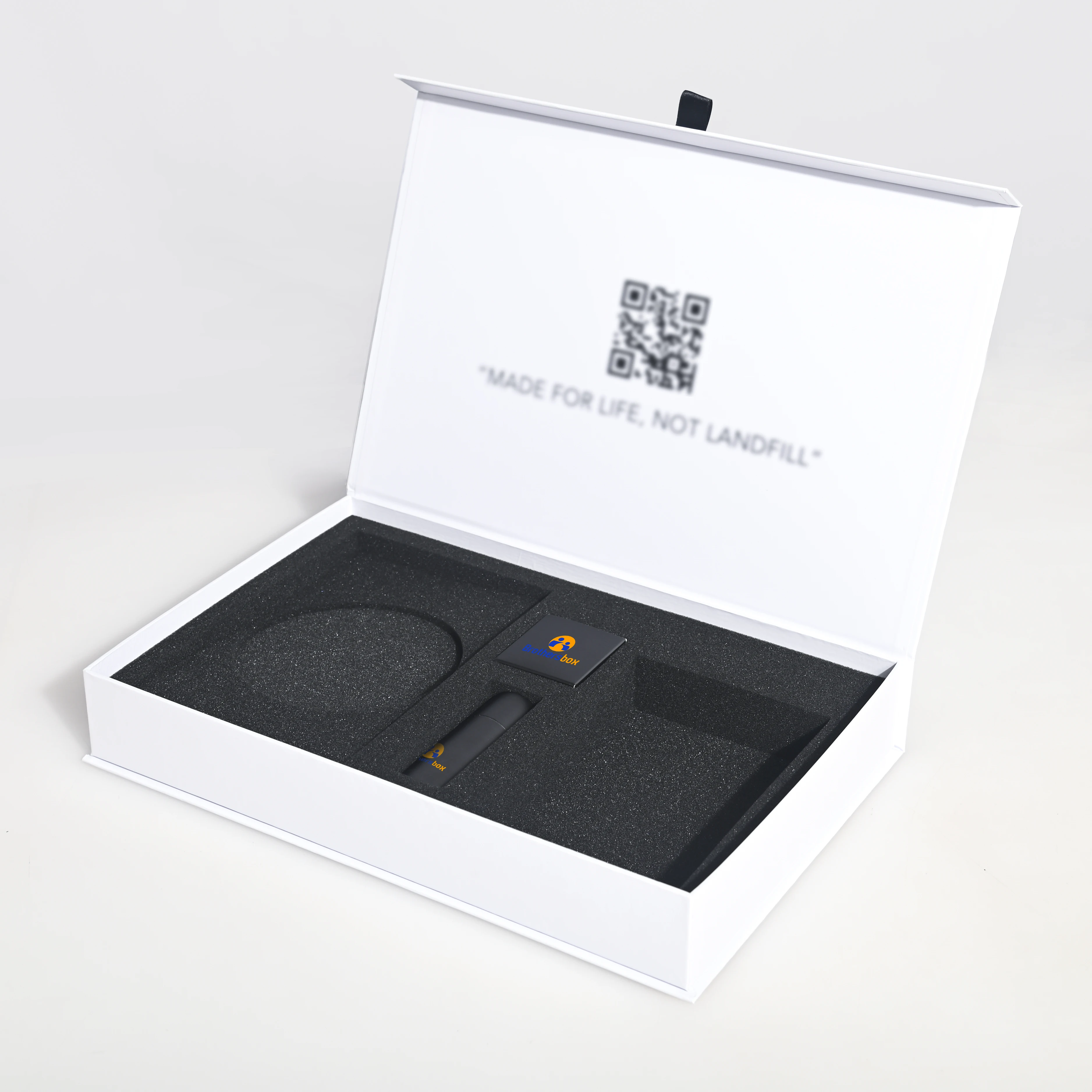 Изготовленный на заказ логотип белый дизайн роскошный Магнитный косметический набор для ухода за кожей упаковка подарочная коробка со вставкой из пенопласта