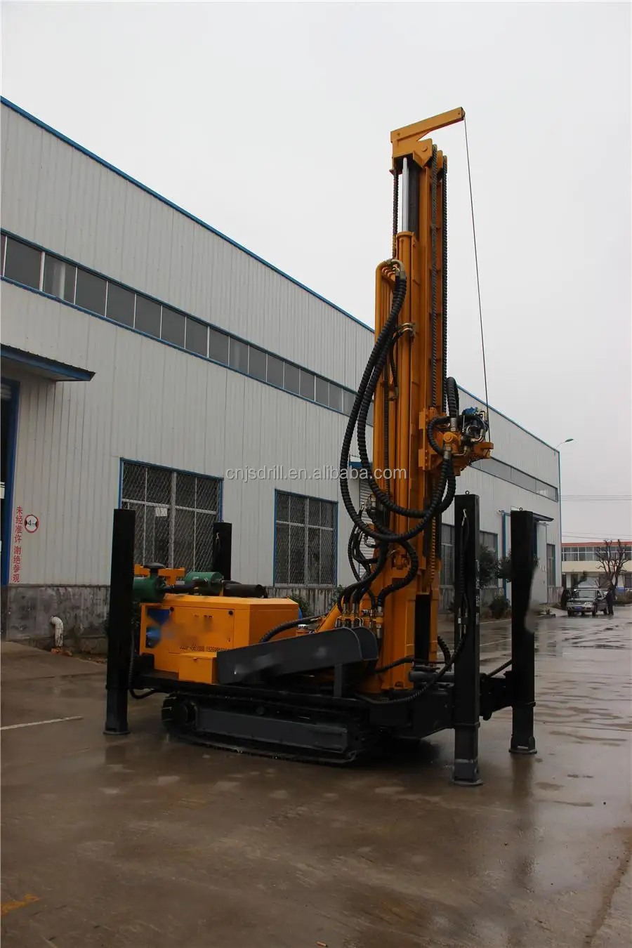 Chinese Brand 300m Deep Borehole Portable Water Well Drilling Rig For Complicated Formation