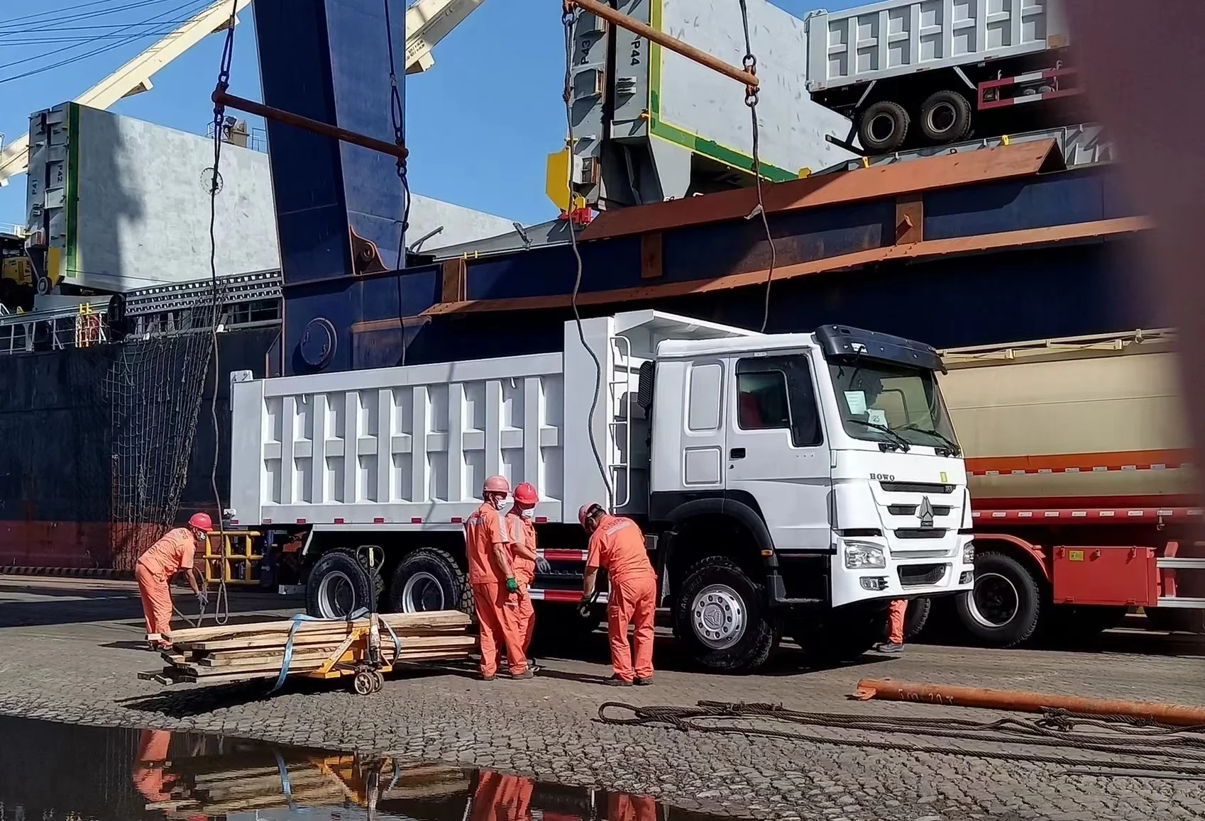 Sinotruk 8x4 Dump Truck details