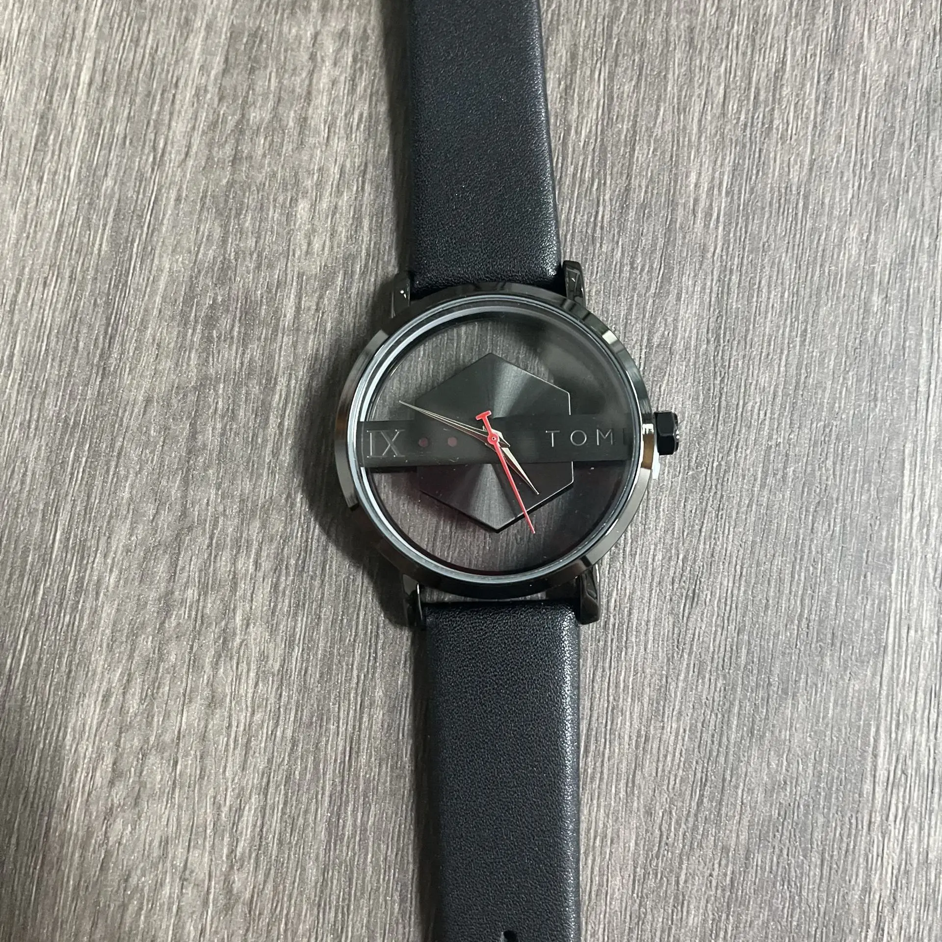 Tomi T100 Hollowed-out Casual Chic Unisex Watch