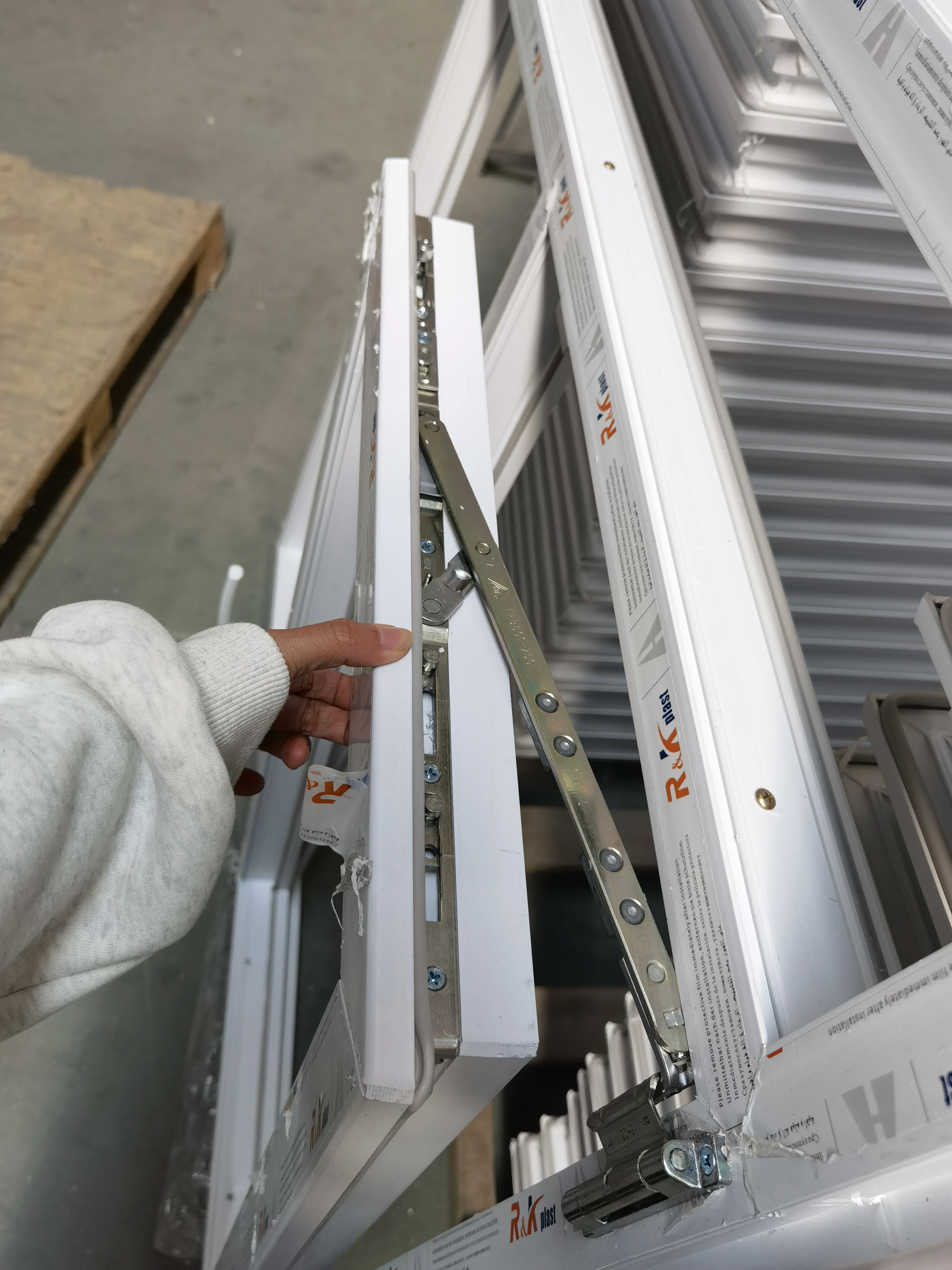 High Quality Upvc Tilt and Turn Window with Roller Shutter Pvc Window