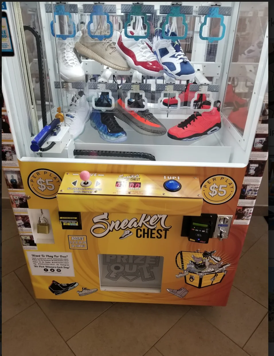 Shoe Catcher Vending Machine Sneaker Store 9 Holes Key Master Arcade