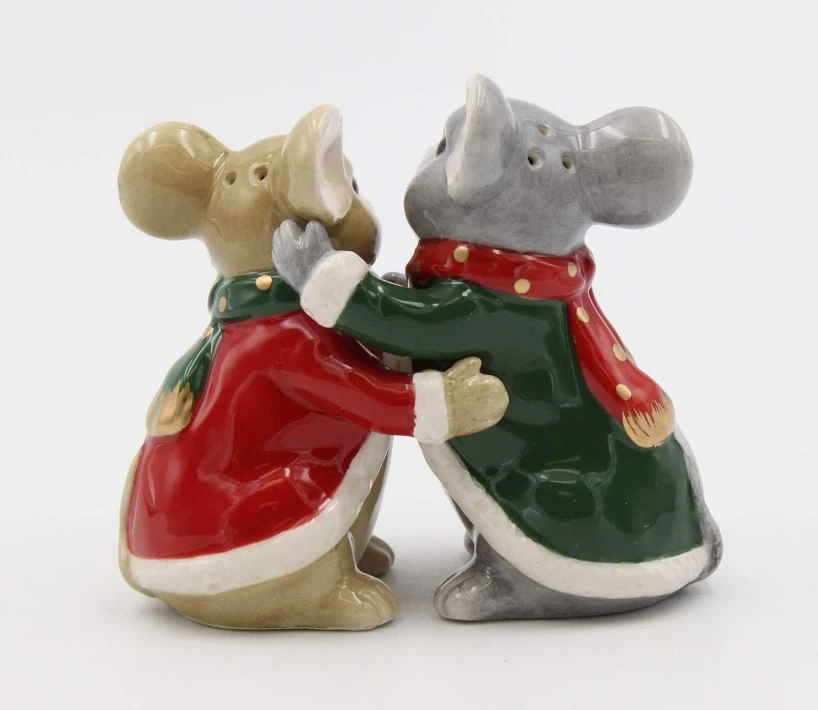 Fine Ceramic Christmas Holidays Mouse Couple Hugging Salt & Pepper Shakers Set